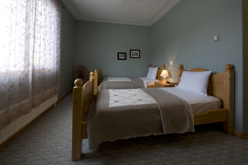 Aurora Inn Dawson City Bagian luar foto