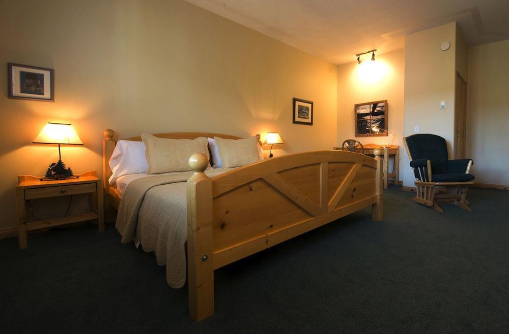 Aurora Inn Dawson City Bagian luar foto