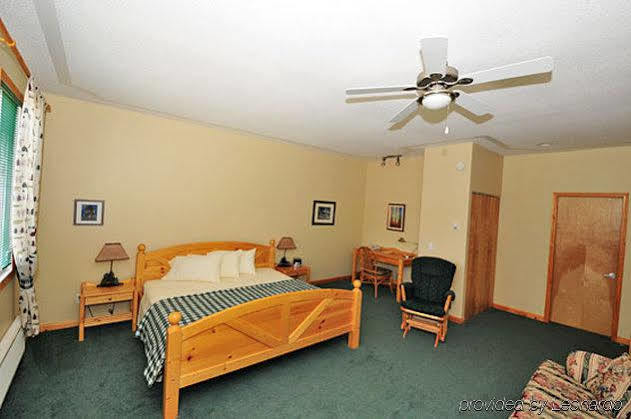 Aurora Inn Dawson City Bagian luar foto