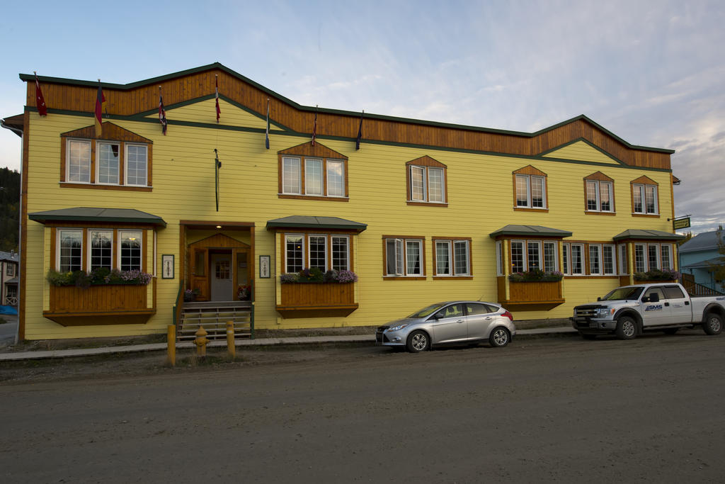 Aurora Inn Dawson City Bagian luar foto